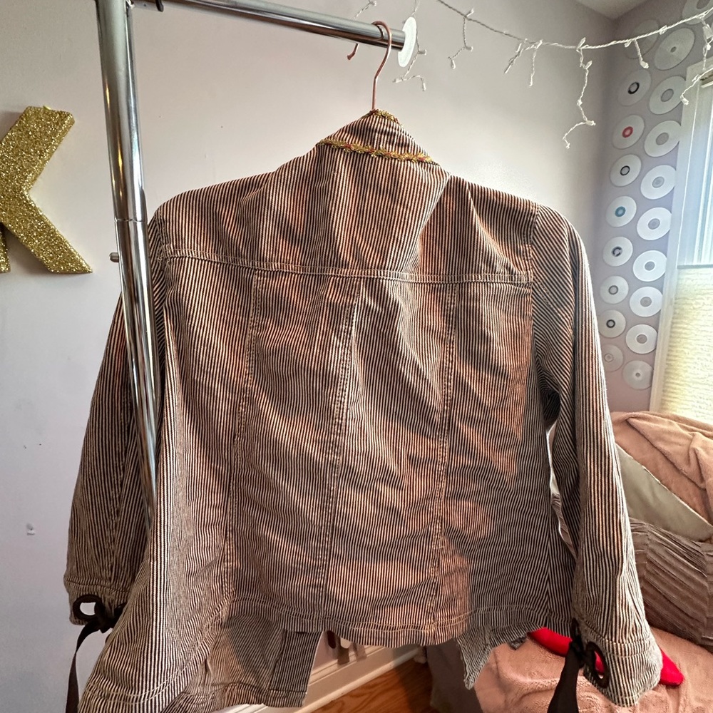 Chic Striped Button-Up Jacket - Picture 4 of 6